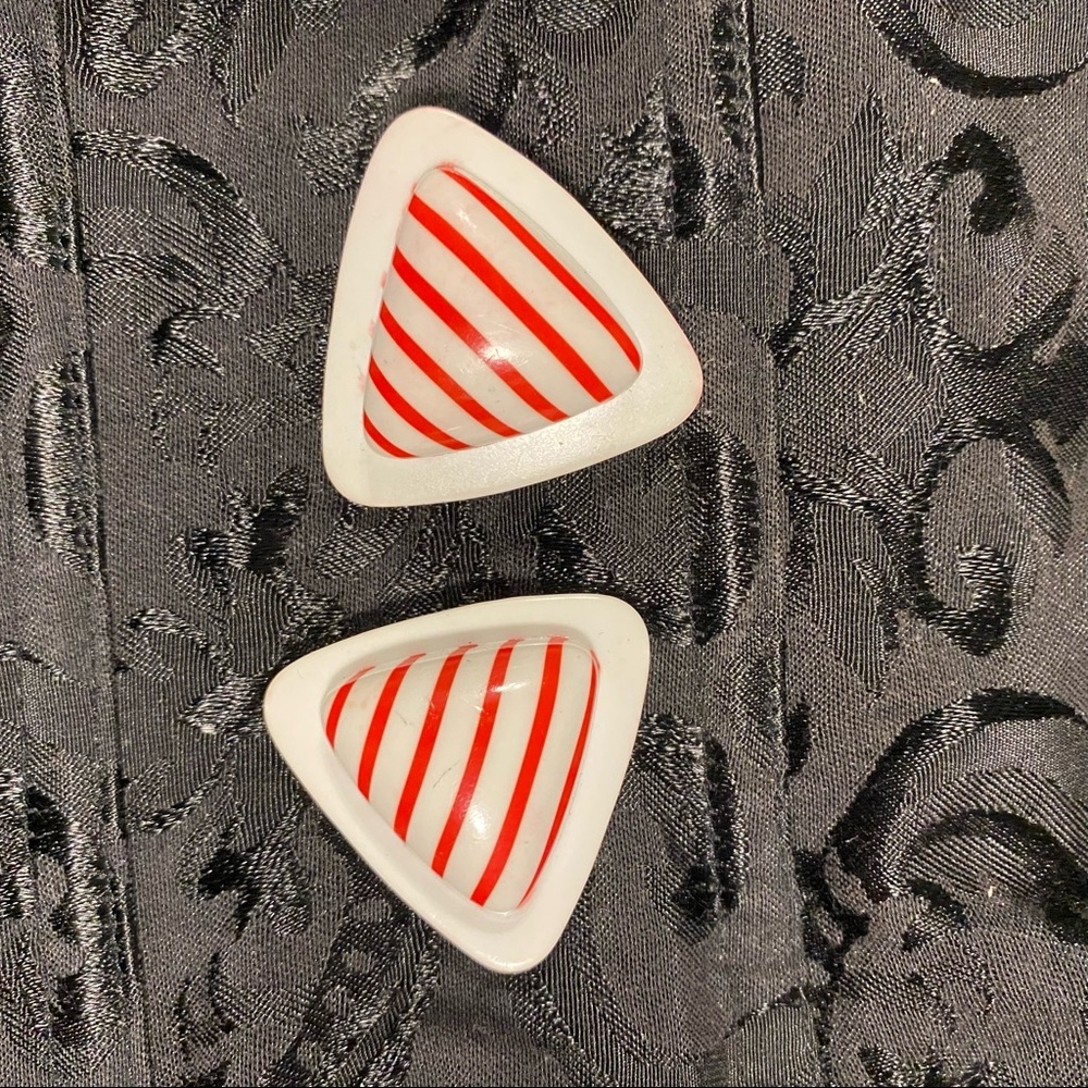 Retro 90’s Vintage Earrings White Red Striped Triangular Clip earrings